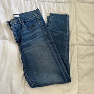 LOFT Women's Distressed Blue A
Skinny jeans